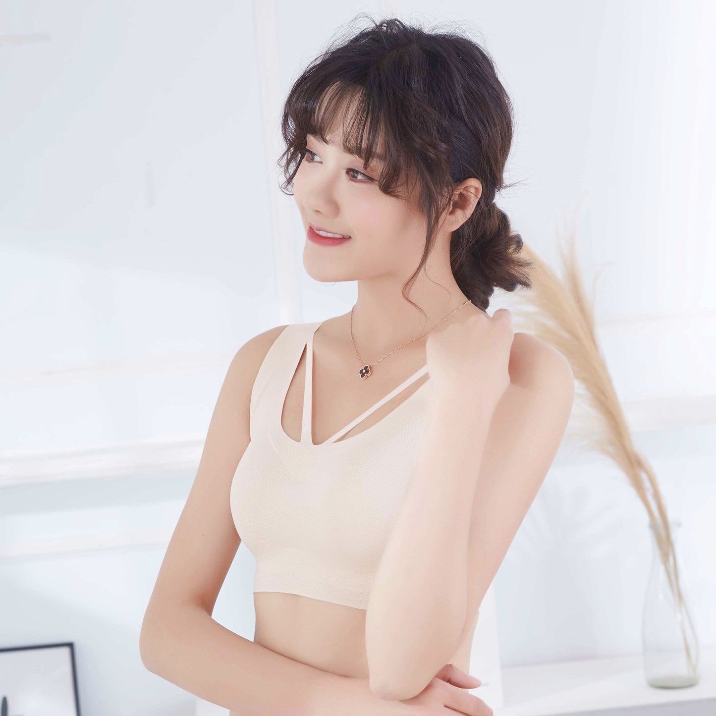 New Arrivals Women's Comfortable Laser Cutting Bra Wireless Yoga Sleep Removable Pad Bra Ladies Summer Breathable Intimates