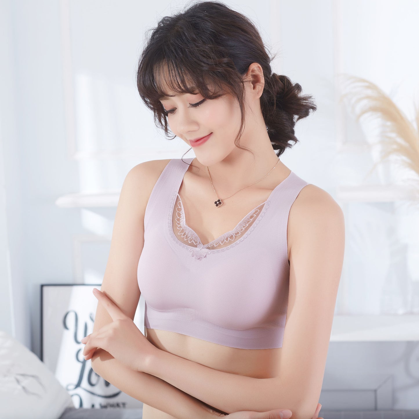 Hot Sexy Comfortable Laser Cutting Bra Wireless Yoga Sleep Removable Pad Bra For Women Summer Lace Intimates