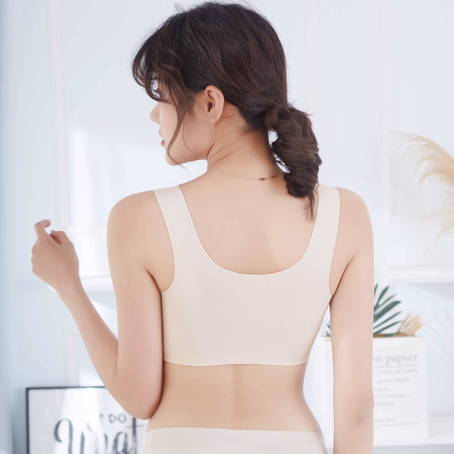 New Arrivals Women's Comfortable Laser Cutting Bra Wireless Yoga Sleep Removable Pad Bra Ladies Summer Breathable Intimates